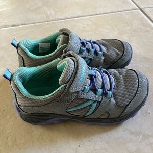 Merrell outback hiking shoes kids (girls) - great condition! Hardly used!